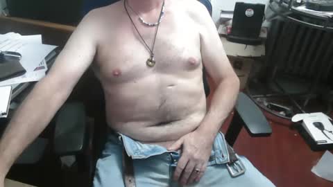 Snapshot of woodworker6473 chatting on 09-21-25, 11:28 woodworker6473 online show from 09-21-25, 11:28