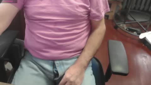 Snapshot of woodworker6473 chatting on 09-29-25, 12:43 woodworker6473 online show from 09-29-25, 12:43