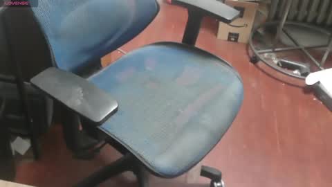 Snapshot of woodworker6473 chatting on 09-30-25, 01:10 woodworker6473 online show from 09-30-25, 01:10