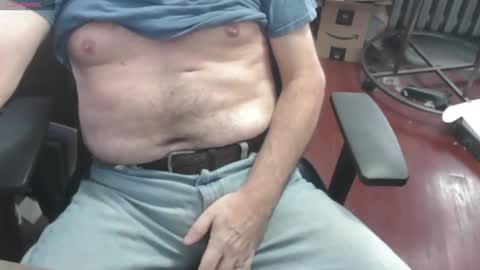 Snapshot of woodworker6473 chatting on 09-30-25, 01:16 woodworker6473 online show from 09-30-25, 01:16