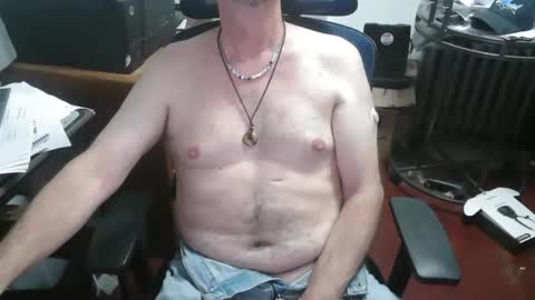 Snapshot of woodworker6473 chatting on 10-04-25, 12:41 woodworker6473 online show from 10-04-25, 12:41