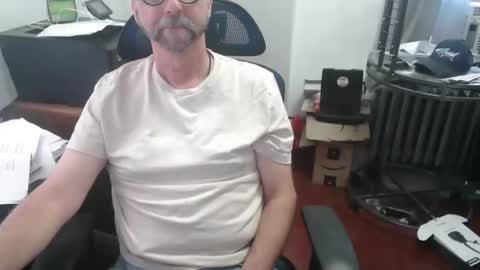 Snapshot of woodworker6473 chatting on 10-06-25, 12:24 woodworker6473 online show from 10-06-25, 12:24