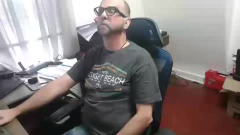 Snapshot of woodworker6473 chatting on 10-15-25, 01:00 woodworker6473 online show from 10-15-25, 01:00