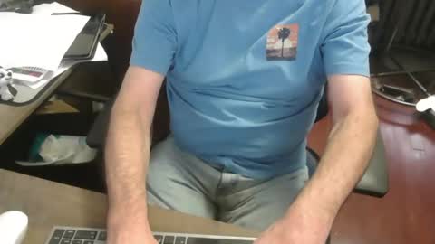 Snapshot of woodworker6473 chatting on 10-20-25, 12:27 woodworker6473 online show from 10-20-25, 12:27