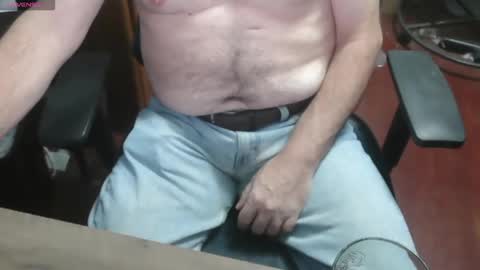 Snapshot of woodworker6473 chatting on 10-21-25, 12:33 woodworker6473 online show from 10-21-25, 12:33