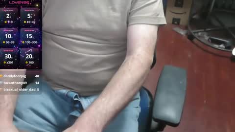 Snapshot of woodworker6473 chatting on 10-26-25, 01:00 woodworker6473 online show from 10-26-25, 01:00