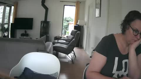 woodwurm and Snoeske online show from 02-25-25, 03:27