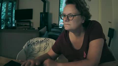 woodwurm and Snoeske online show from 09-27-25, 05:56