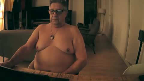 woodwurm and Snoeske online show from 10-19-25, 04:02