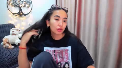 Snapshot of worldofkim chatting on 02-17-26, 10:34 dudetta Kim online show from 02-17-26, 10:34