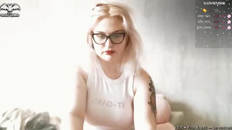 Snapshot of wounded_goddess chatting on 06-07-26, 04:00 Goddess Sophy online show from 06-07-26, 04:00