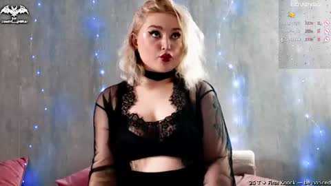 Snapshot of wounded_goddess chatting on 06-17-26, 03:02 Goddess Sophy online show from 06-17-26, 03:02