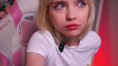 Snapshot of wow_angel chatting on 05-16-26, 05:37 wow_angel online show from 05-16-26, 05:37