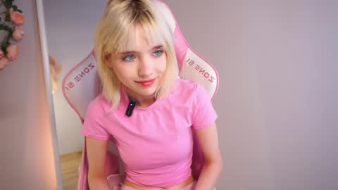 Snapshot of wow_angel chatting on 05-17-26, 06:11 wow_angel online show from 05-17-26, 06:11