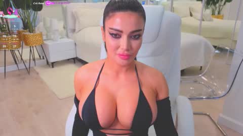 Snapshot of wow_eva_wow chatting on 11-15-25, 10:45 Eva online show from 11-15-25, 10:45