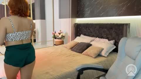 Maya online show from 04-01-26, 01:17