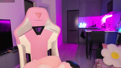 Emi online show from 10-30-25, 04:08