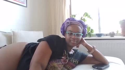 Snapshot of writergirl69 chatting on 04-12-26, 08:30 writergirl69 online show from 04-12-26, 08:30