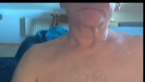 Snapshot of wuki123 chatting on 02-19-25, 04:00 Wuki online show from 02-19-25, 04:00