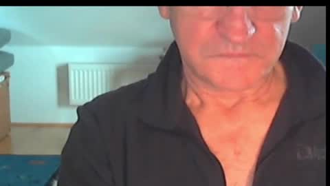 Snapshot of wuki123 chatting on 10-24-25, 12:01 Wuki online show from 10-24-25, 12:01