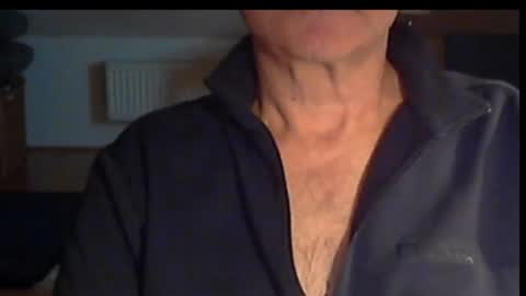 Snapshot of wuki123 chatting on 11-10-25, 03:44 Wuki online show from 11-10-25, 03:44