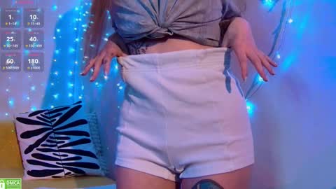 Snapshot of wxiuixw chatting on 02-06-25, 07:18 Sonya online show from 02-06-25, 07:18