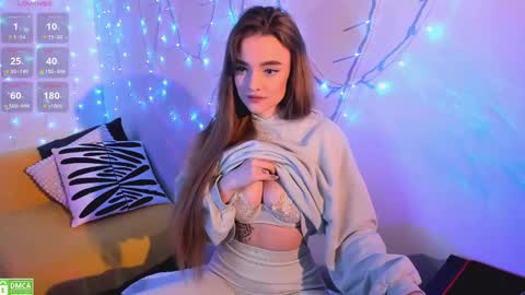 Snapshot of wxiuixw chatting on 02-18-25, 11:19 Sonya online show from 02-18-25, 11:19