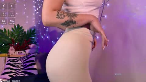 Snapshot of wxiuixw chatting on 11-21-25, 09:13 Sonya online show from 11-21-25, 09:13