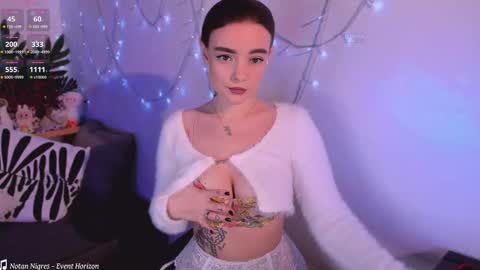 Snapshot of wxiuixw chatting on 02-09-26, 03:27 Sonya online show from 02-09-26, 03:27