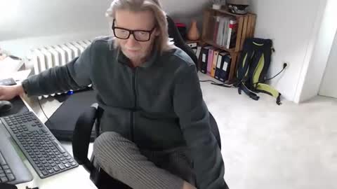 WyattEarp64 online show from 12-01-25, 09:36