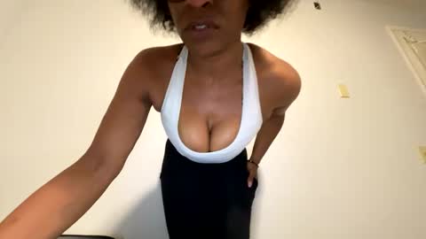 Snapshot of wynterheat chatting on 01-17-25, 08:02 Wynter Heat online show from 01-17-25, 08:02