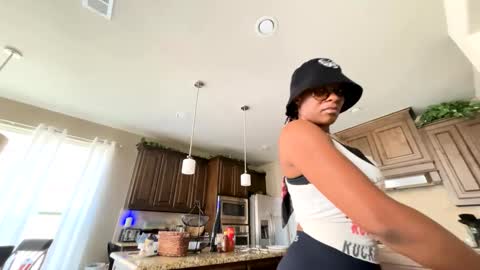 Snapshot of wynterheat chatting on 09-18-25, 08:44 Wynter Heat online show from 09-18-25, 08:44