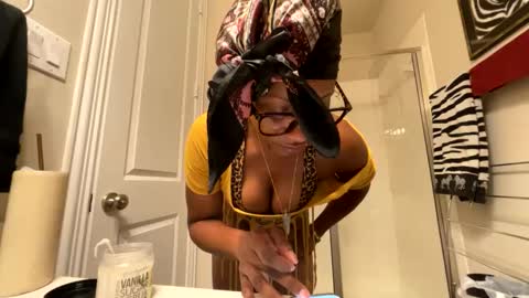 Snapshot of wynterheat chatting on 09-20-25, 12:06 Wynter Heat online show from 09-20-25, 12:06