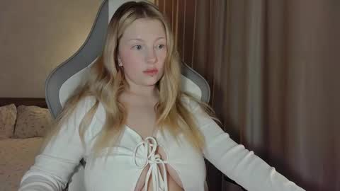 Snapshot of x__ivy_x chatting on 02-18-26, 04:25 eva online show from 02-18-26, 04:25