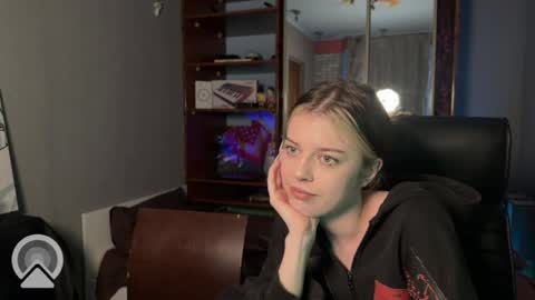 Philipp and Este online show from 04-30-26, 02:51