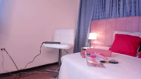 Snapshot of x_milu chatting on 02-14-25, 11:53 x_milu online show from 02-14-25, 11:53