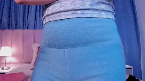 Snapshot of x_milu chatting on 02-19-25, 05:38 x_milu online show from 02-19-25, 05:38