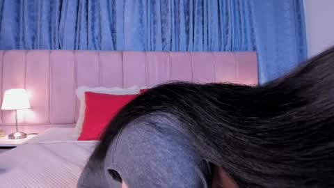 Snapshot of x_milu chatting on 02-22-25, 05:57 x_milu online show from 02-22-25, 05:57