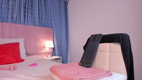 Snapshot of x_milu chatting on 02-25-25, 03:05 x_milu online show from 02-25-25, 03:05