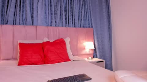 Snapshot of x_milu chatting on 03-03-25, 12:04 x_milu online show from 03-03-25, 12:04