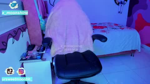 Snapshot of x_moonshine chatting on 01-01-25, 12:32 s s s online show from 01-01-25, 12:32
