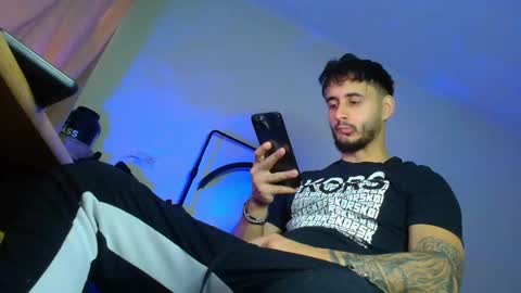 Snapshot of xandercagex chatting on 11-11-25, 01:22 XanderCageX online show from 11-11-25, 01:22