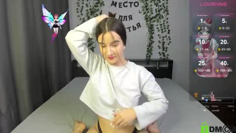 Lola online show from 10-23-25, 06:17