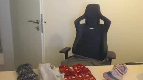 Snapshot of xaphan2k chatting on 12-01-25, 06:29 Joe online show from 12-01-25, 06:29