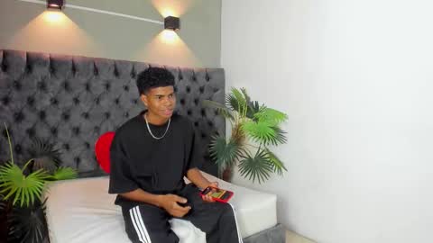 Snapshot of xavi_lee chatting on 10-22-25, 03:51 XAVI online show from 10-22-25, 03:51