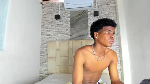 Snapshot of xavi_lee chatting on 11-15-25, 08:05 XAVI online show from 11-15-25, 08:05