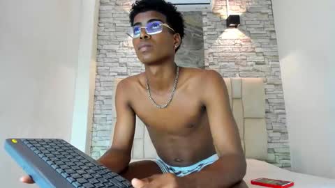 Snapshot of xavi_lee chatting on 11-29-25, 08:34 XAVI online show from 11-29-25, 08:34