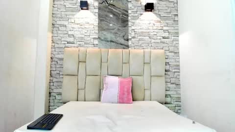 Snapshot of xavi_lee chatting on 12-15-25, 08:13 XAVI online show from 12-15-25, 08:13