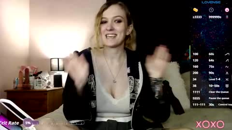Snapshot of xelliee_rosex chatting on 10-10-25, 08:19 EllieeRose online show from 10-10-25, 08:19