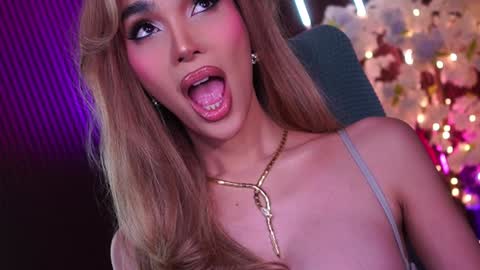 Snapshot of xforyoureyesonlyx chatting on 02-03-26, 06:22 Anne online show from 02-03-26, 06:22